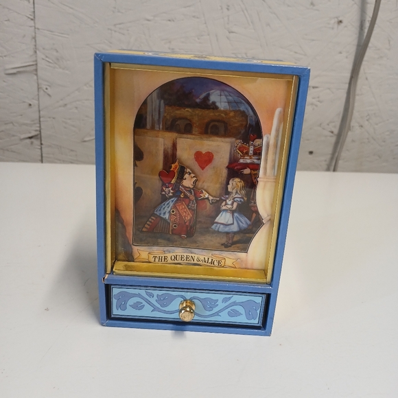 Alice In Wonderland With Queen Of Hearts Vintage Kiyo & Ko Music Box - Picture 3 of 11